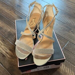 Nina New Neville‎ sparkle dress Sandals 9 Wide
